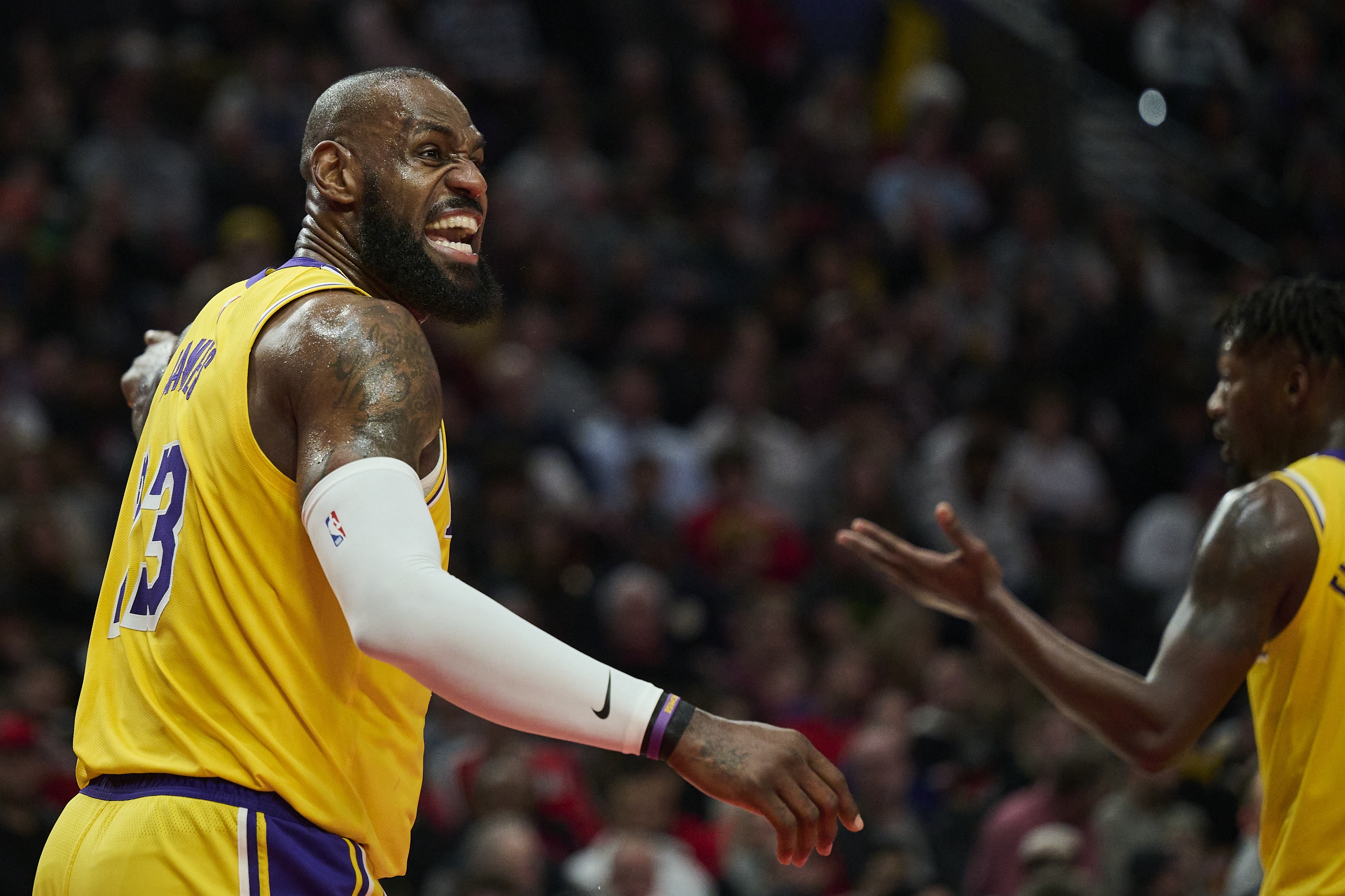 老詹没联系艾顿?皮尔斯:他马上退役了 发了一辈子短信他累了