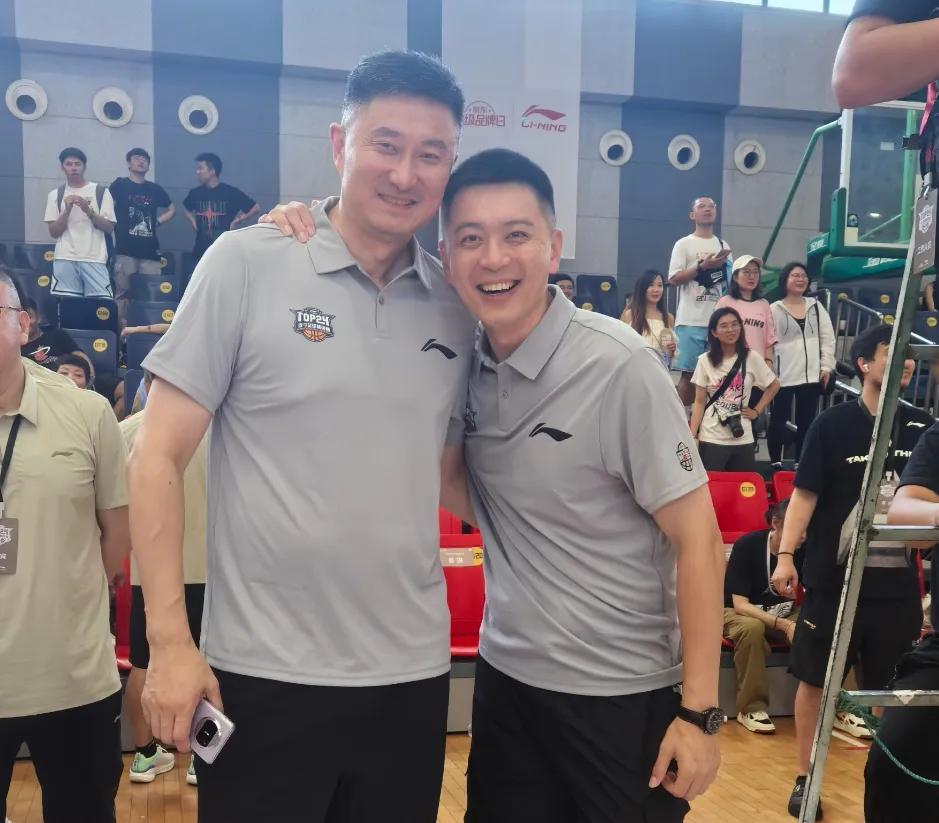 世俱杯-付豪撞飞徐杰，辽篮技术台竟带头鼓掌？焦泊乔还被辽篮球迷辱骂