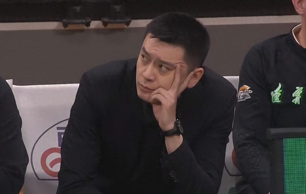 世俱杯买球-唉！裁掉10分外援，签7分水货，净做傻事，41岁少帅连败欲哭无泪