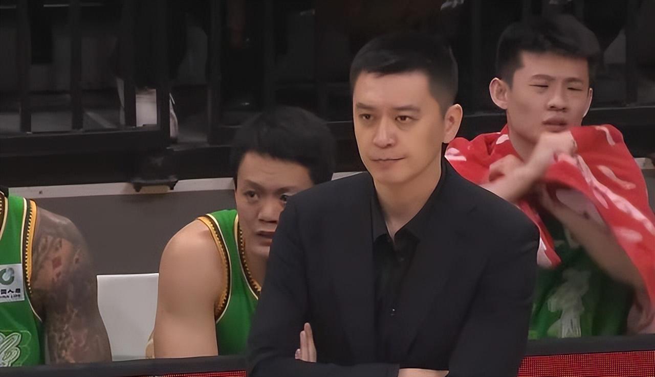 世俱杯买球-唉！裁掉10分外援，签7分水货，净做傻事，41岁少帅连败欲哭无泪